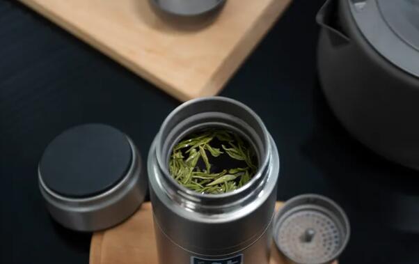 保溫杯泡茶會(huì)對身體有害嗎?